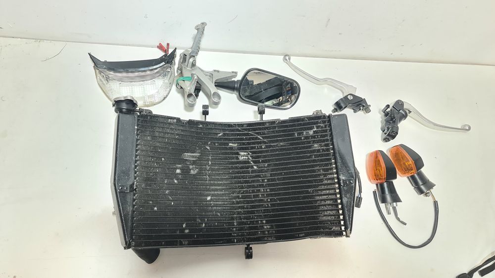 Semnalizari lumini comenzi  radiator Honda  CBR 600RR scarite