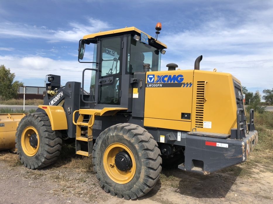 Услуги погрузчика и самосвала