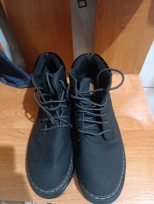 Продам мужские ботинки