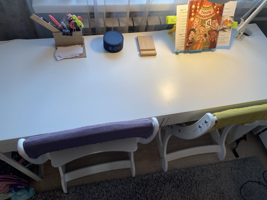 Продаю письменный стол серии Микке ИКЕА