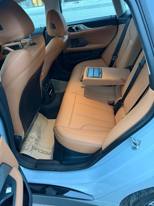 Автомобиль BMW 425i