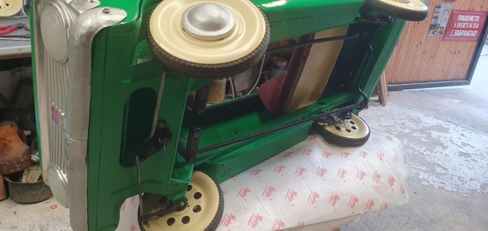 Ретро кола с педали Москвич