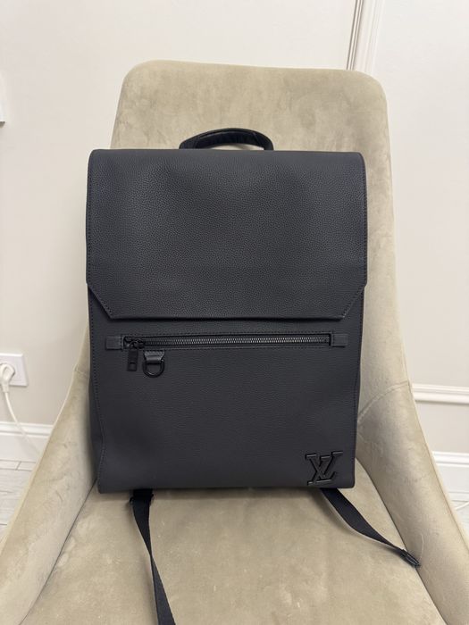 Черный кожанный рюкзак