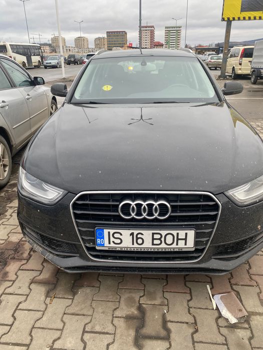 Mașina Audi A4 din 2015