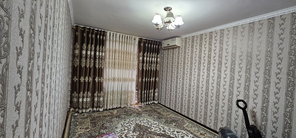 Uy 2xonali Qurilish kollej oldida