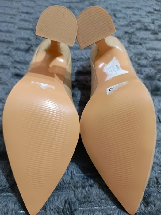 Продаю туфельки новые