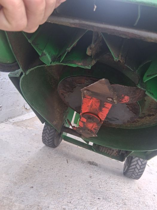 Vând mașină de tuns iarba pe benzină BRILL.