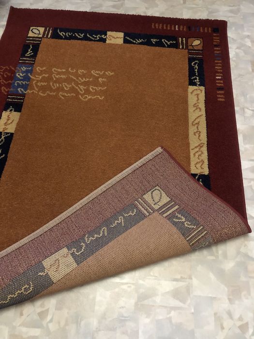 Продаю ковёр новый