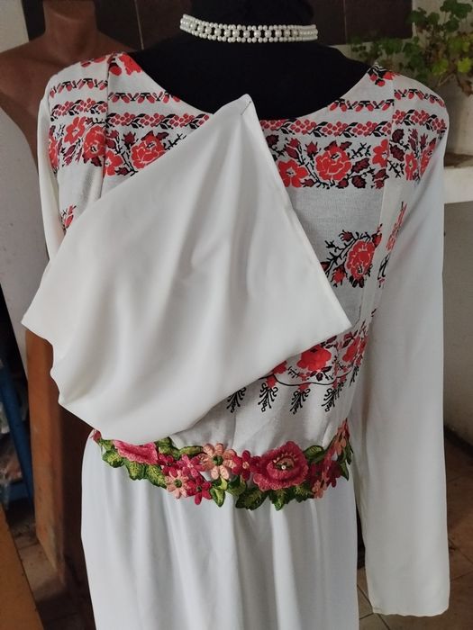 Rochie cu decor tradițional