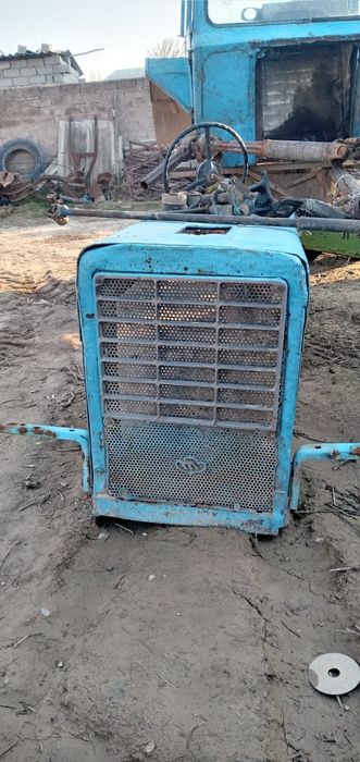 Traktor kabina kapot sotiladi