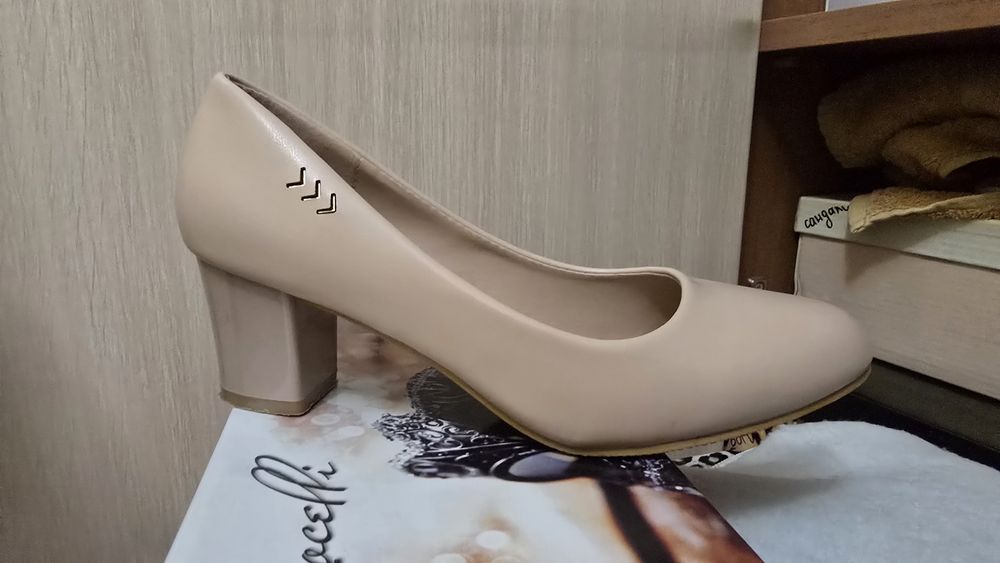 Обувки на висок ток