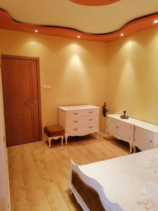 Дава се под наем Едностаен апартамент в Търговище, Боровец - 44 кв.м за 204 € - Снимка #1