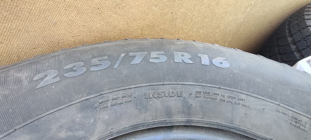 Шины летние 235 75 R16 БУ