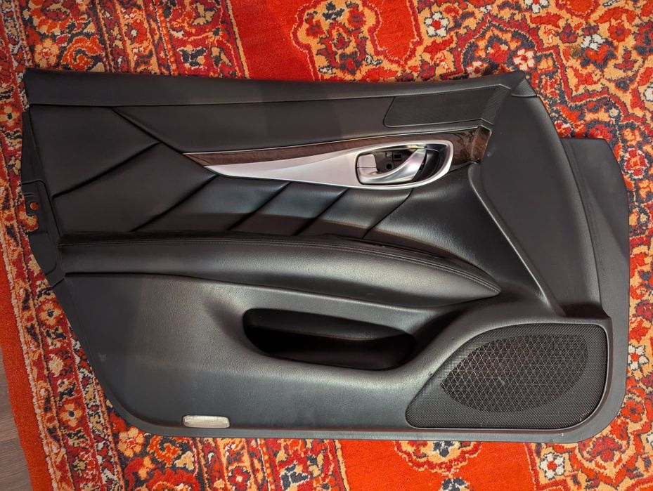 Продам консоль акпп, карту дверные от Ниссан Фуги Y51 кузов