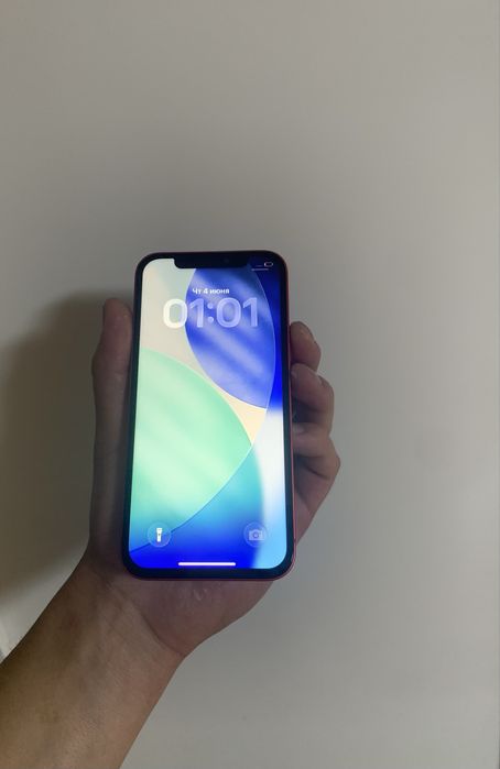 Продам Айфон 12 память 64 гб