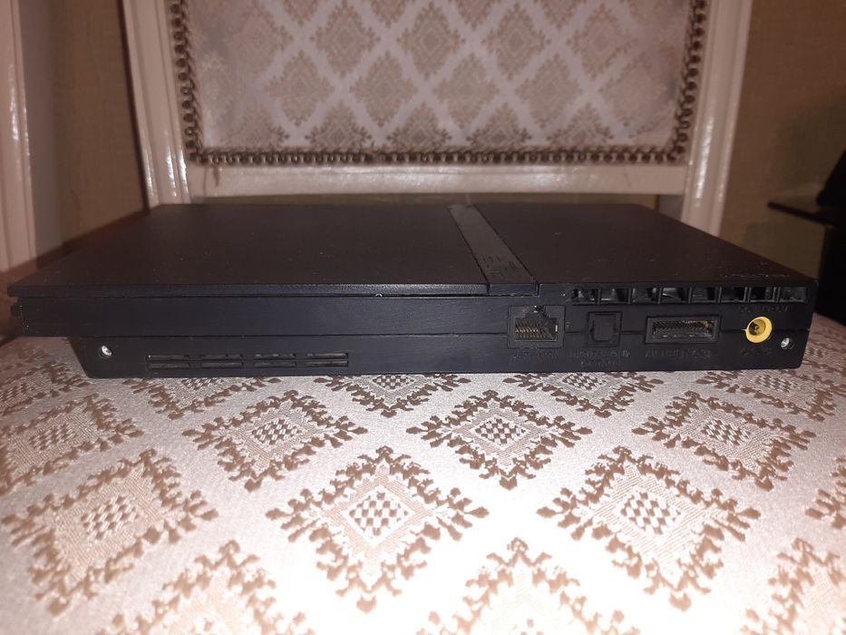 Продам Sony PlayStation-2 на запчасти.