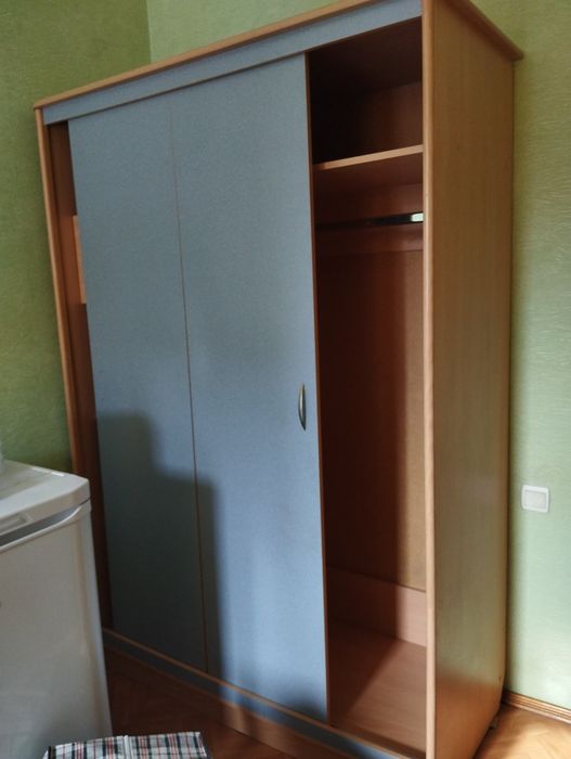 Продам шкаф и две кровати с матрасом