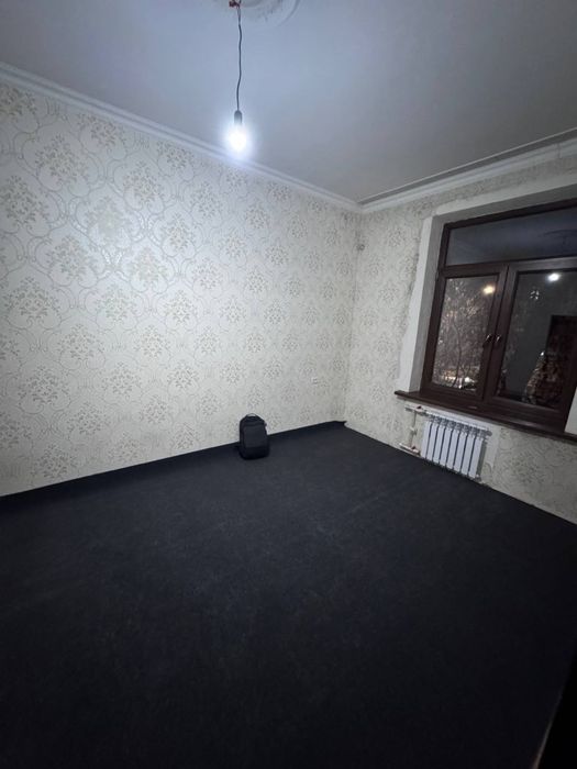 Skver,west minster instituti,Amir Temur metro oldida bollaga kvartira