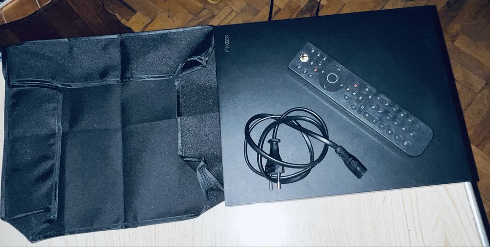 Xbox One X с 1TByte HDD