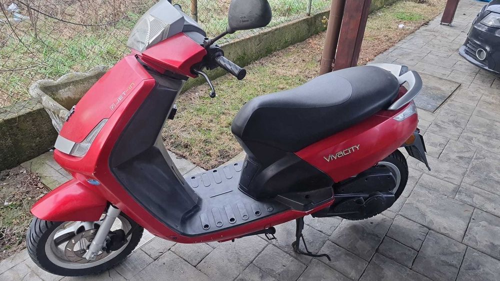 Vând scuter Peugeot