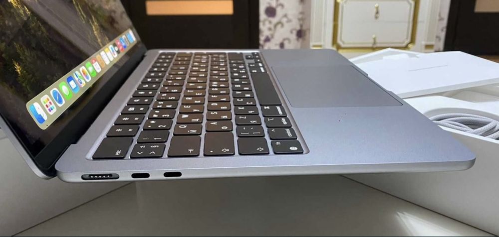 Продам Macbook air 13 m2 2022