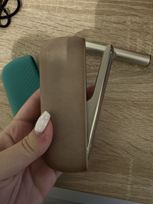 iqos iluma auriu+ husa iqos