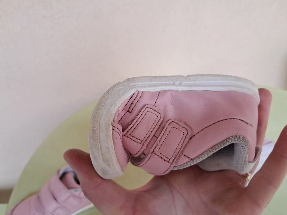 Lot încălțăminte fetițe mărimea 25: șlapi noi +pantofi piele tip barefoot + adidași Nike