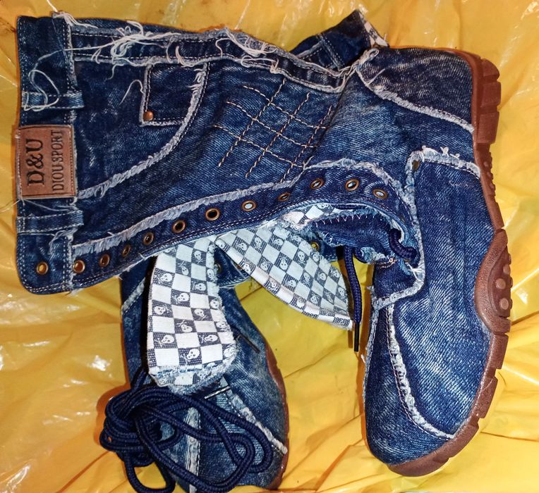 ghete lungi noi, nepurtate, material: blugi / jeans / denim cu siret frontal si fermoar partea interioara, culoare: negru / bleumarin, masura: 36 - 40