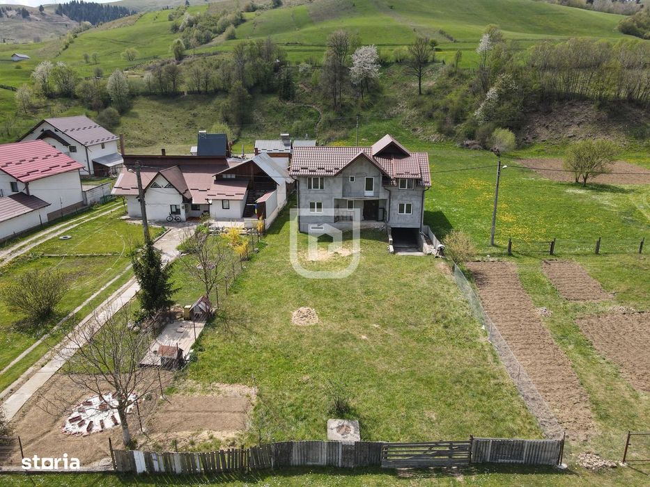 Casă 320 mp utili + 1143 mp teren, la roșu, Gura Humorului
