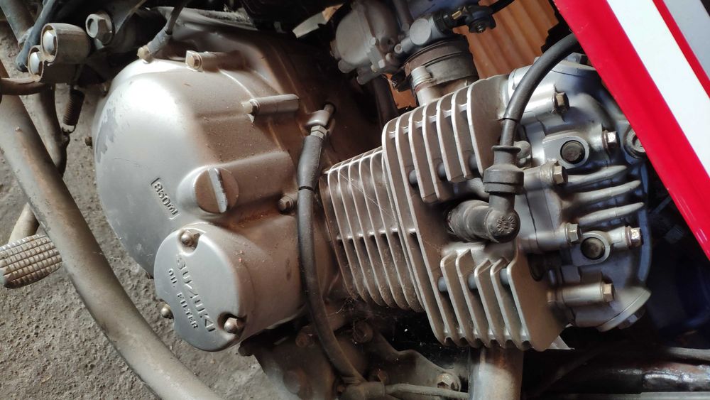 Vând motocicleta Suzuki GS125