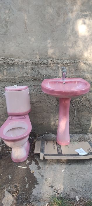 Продам унитаз и раковину..