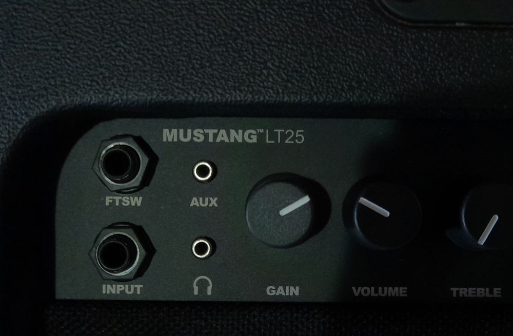 Fender Mustang LT25