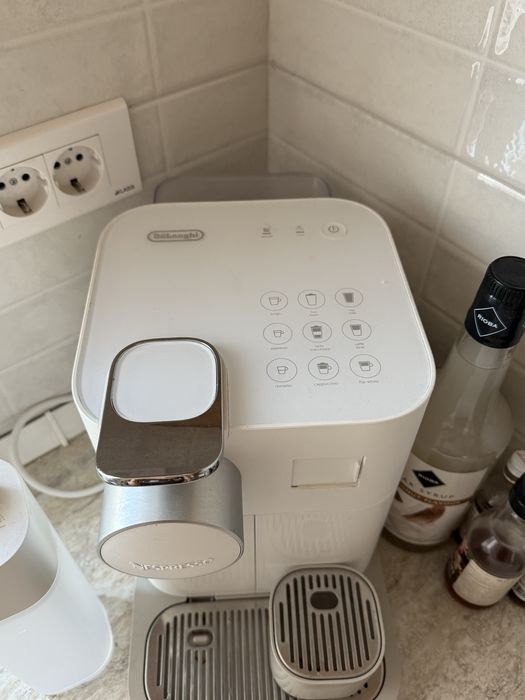 Espressor capsule NESPRESSO Gran Lattissima