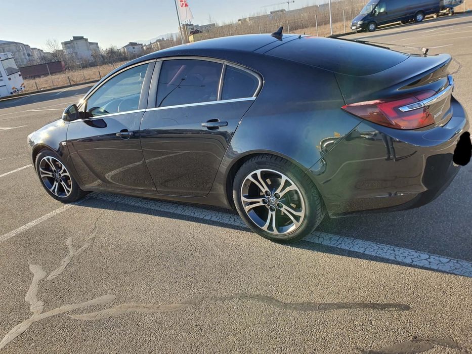 Masina opel insignia