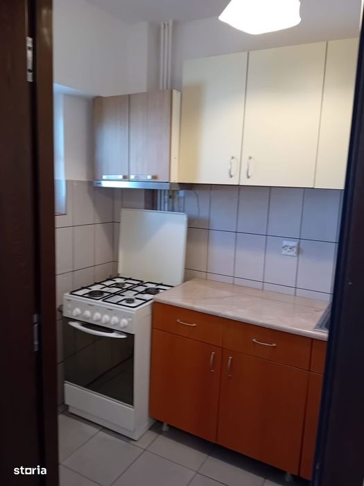 Titan Piata Minis parc metrou prima inchiriere