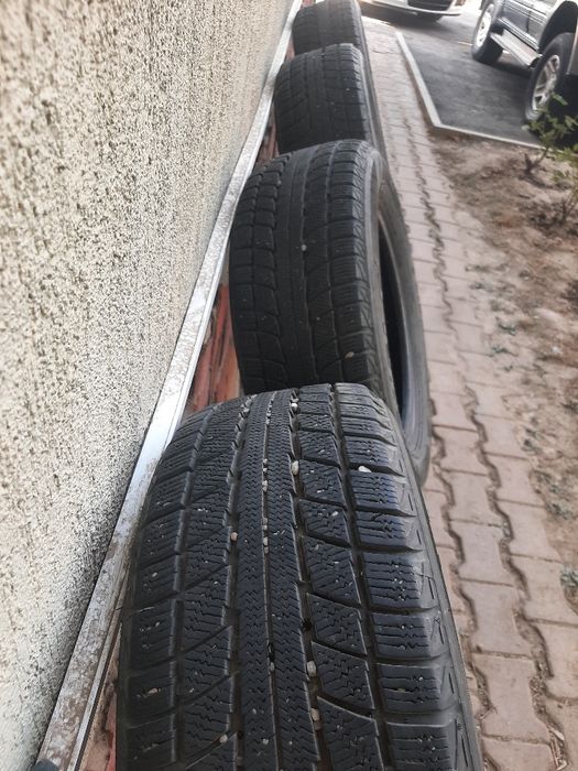 Продам резины зимние 215/60/16