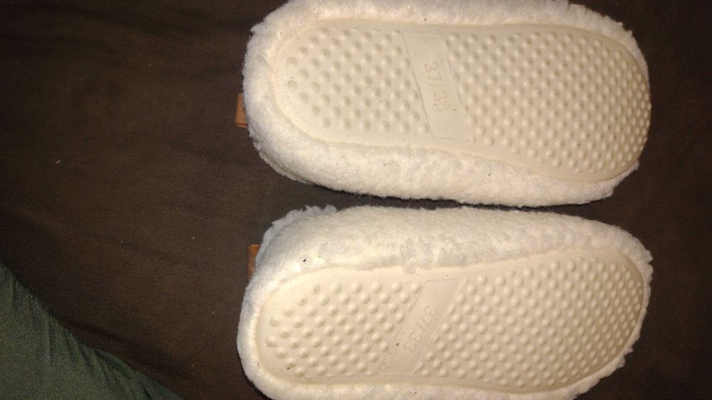 Бели пантофи Vinga