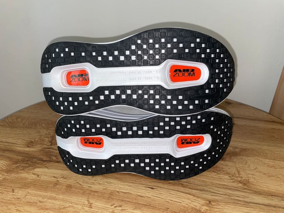 Sneakers NIKE Vomero Premium nr 41