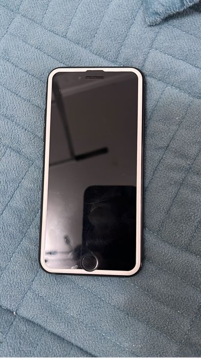 Айфон 7 в хорошем состания все работает