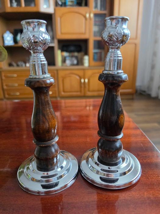 Pereche sfeșnice retro din lemn și crom, pentru lumânări groase (20 cm)