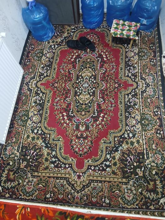 Srochna gilam sotiladi