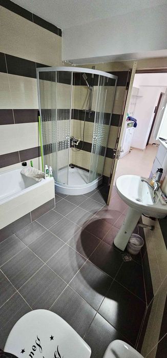 Apartament 3 camere de închiriat –Bloc Nou  Strada Putna