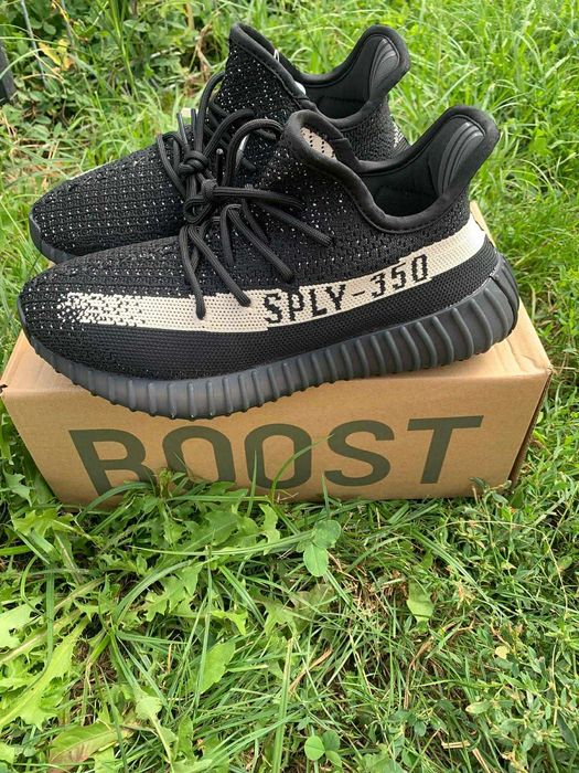 Yeezy boost 350 black&white