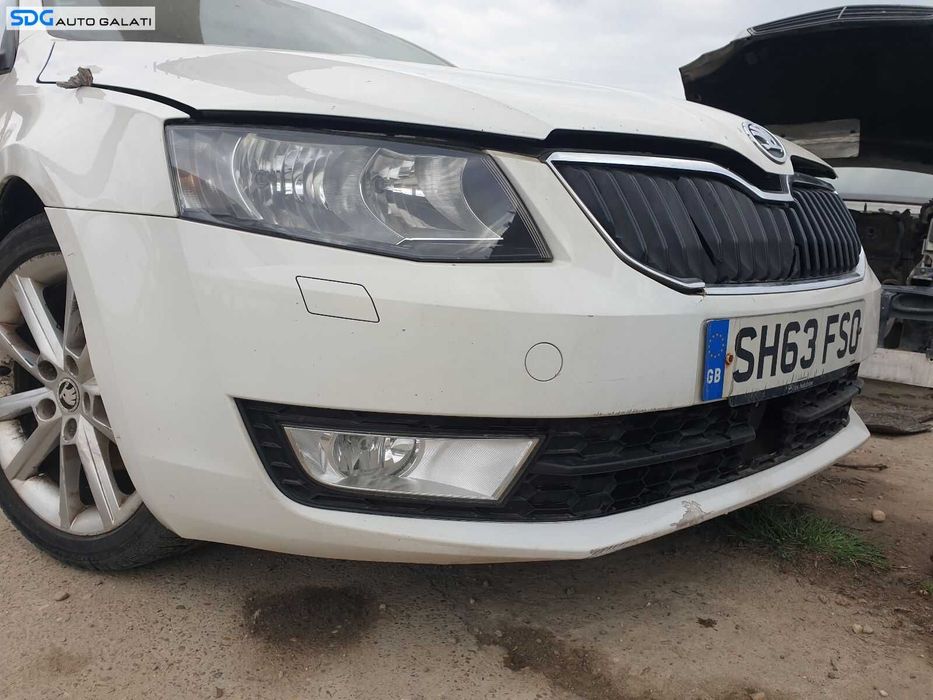 Bara Spoiler Fata cu Spalatoare si Proiectoare model cu Distronic FARA Grila Superioara Skoda Octavia 3 2013 - 2017 Culoare LF9E [0326]