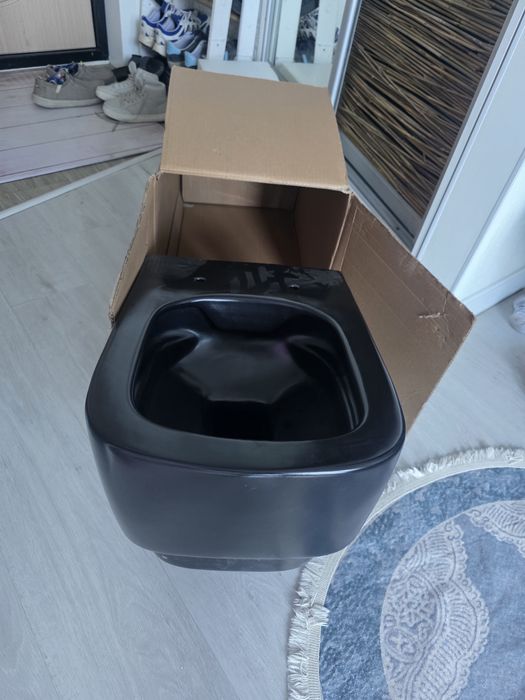 Продам унитаз навесной тупецки новый