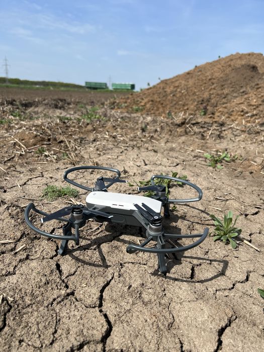 Vând drona dji spark o baterie +inălțătoare cumparate +cutie