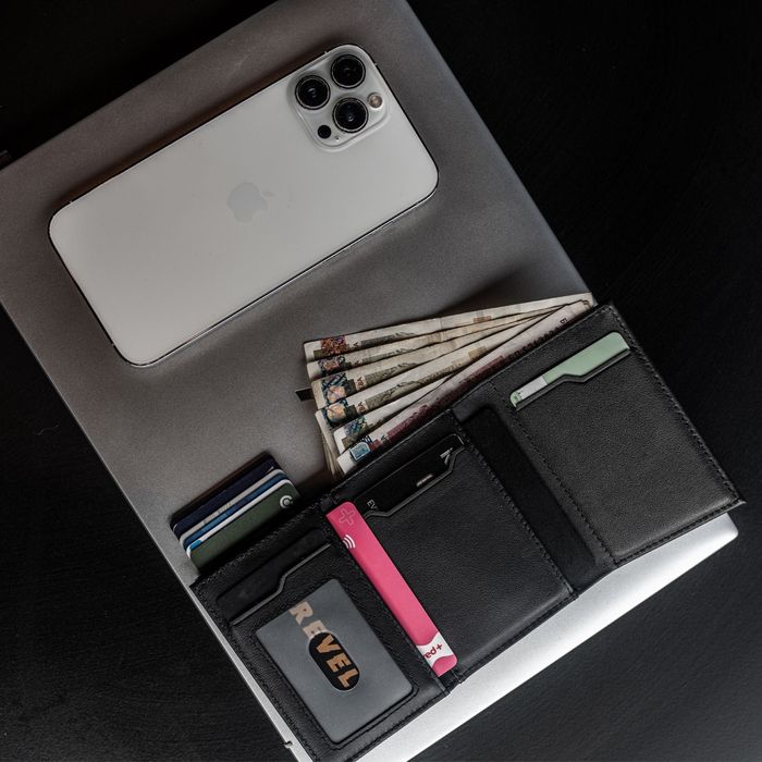 Кожен портфейл Revel с RFID защита