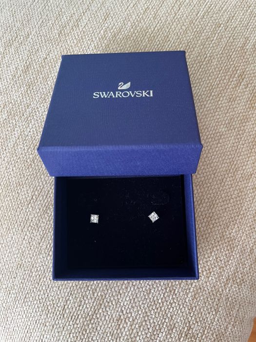 Swarovski stud earrings - обеци