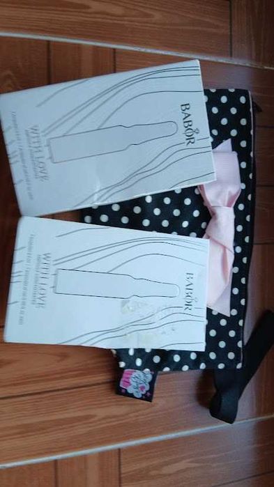 Fiole Babor si geanta cosmetica