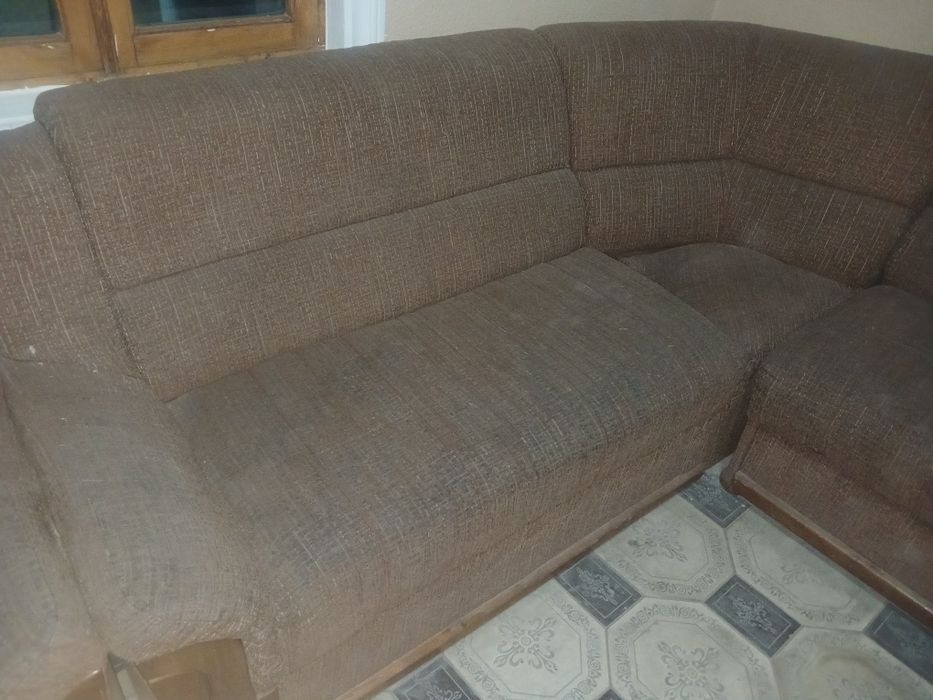 Продаётся уголок срочно